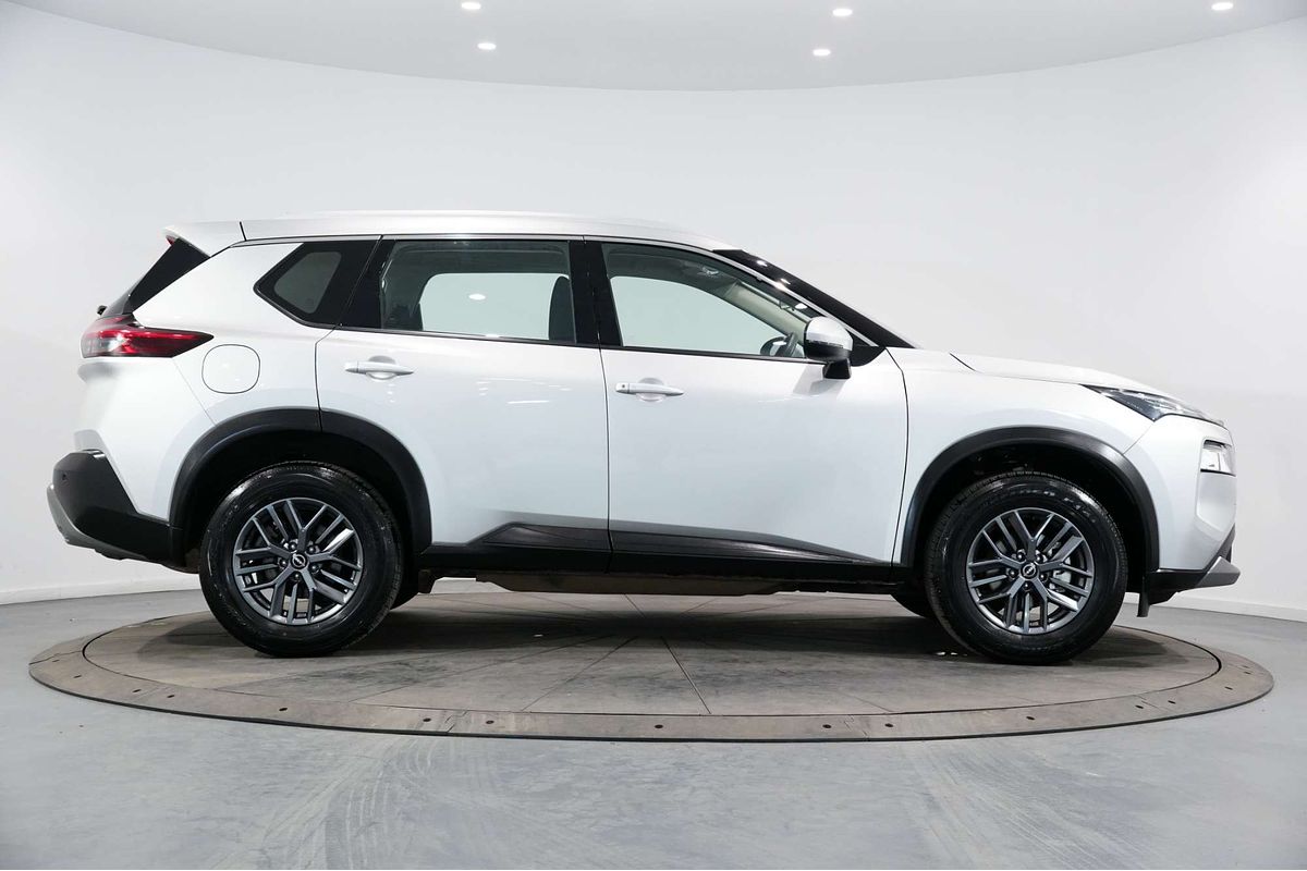 2025 Nissan X-TRAIL ST T33