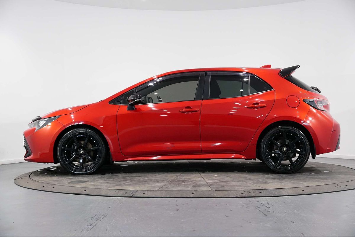 2018 Toyota Corolla SX Hybrid ZWE211R