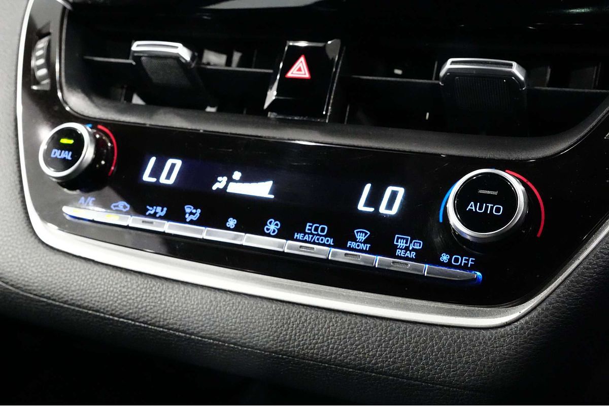 2018 Toyota Corolla SX Hybrid ZWE211R