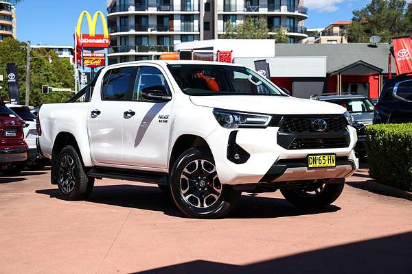 2025 Toyota Hilux SR5 48V GUN126R 4X4