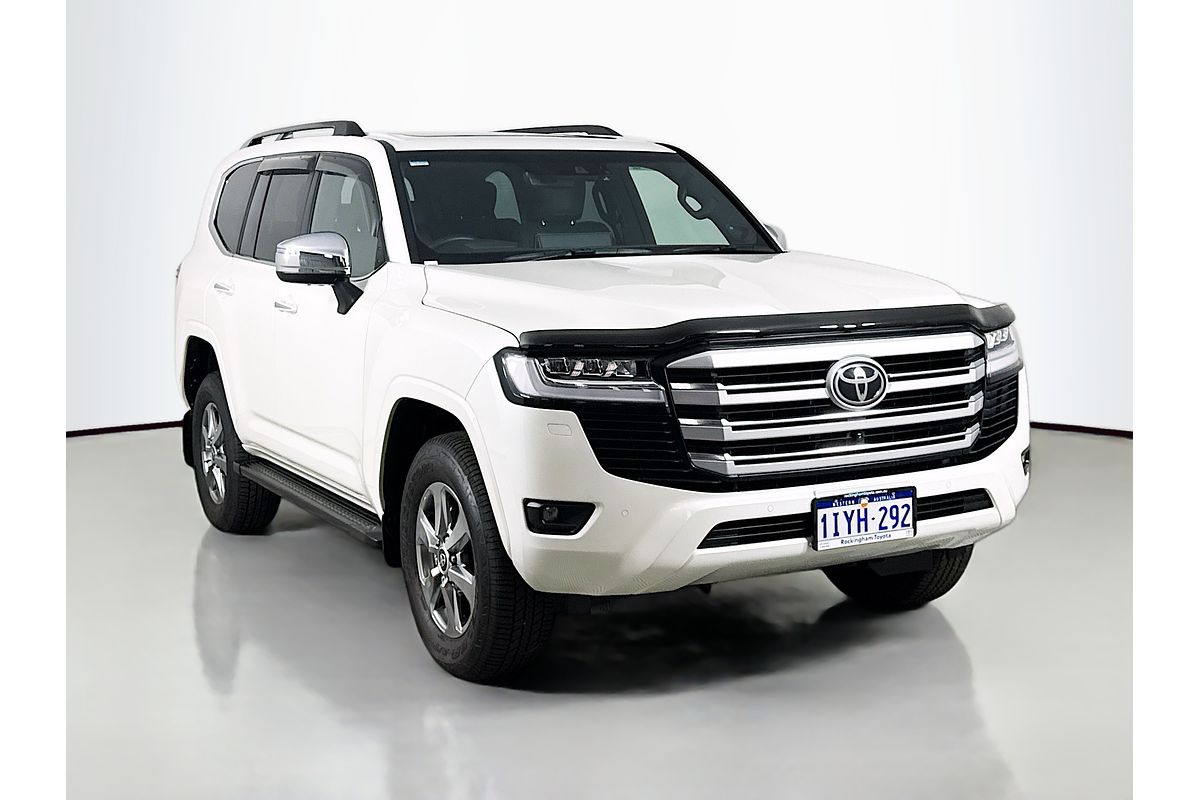 2024 Toyota Landcruiser Sahara FJA300R