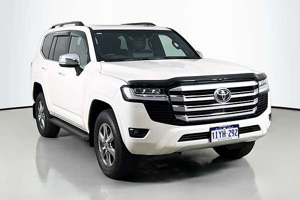 2024 Toyota Landcruiser Sahara FJA300R