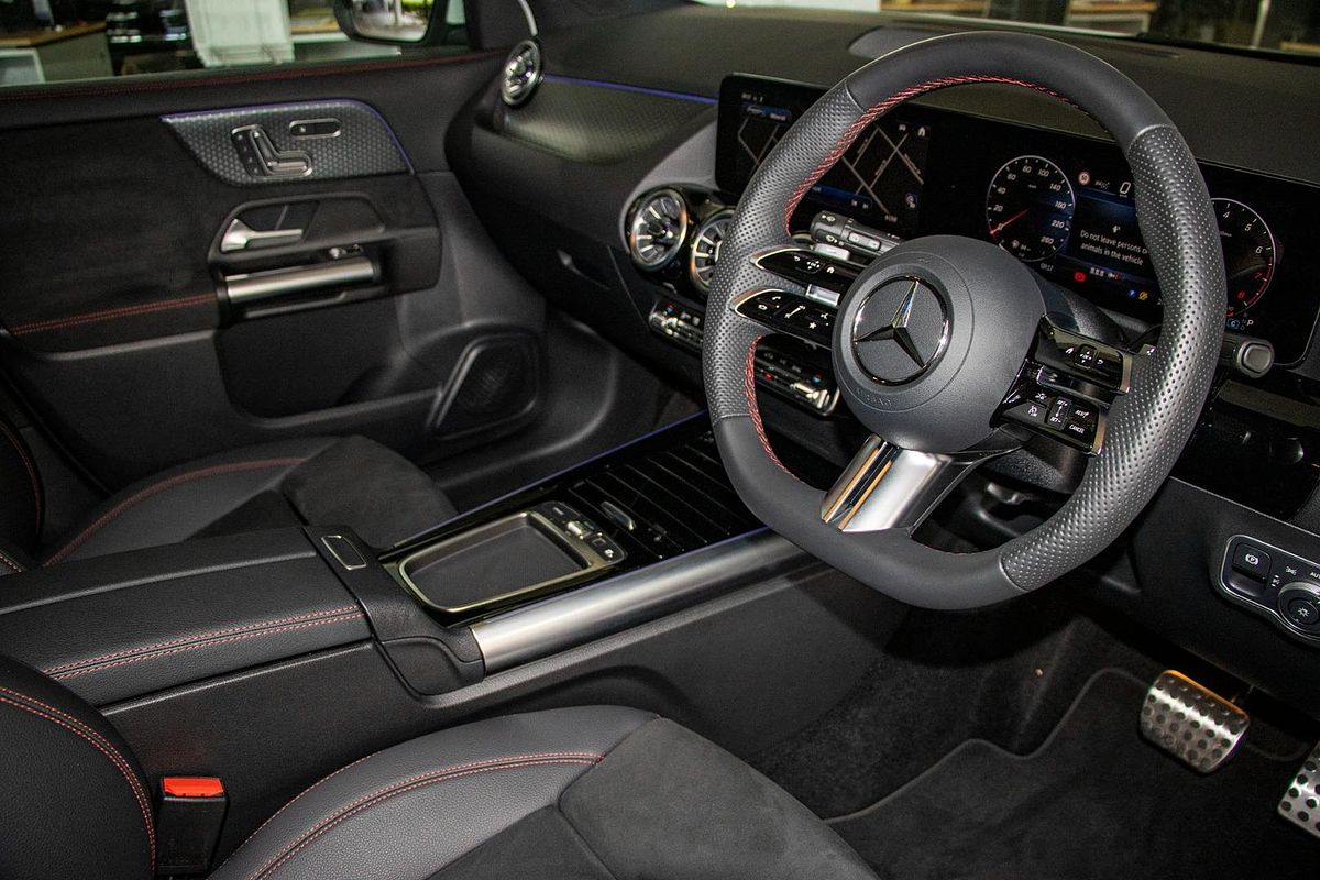 H247 805+055MY GLA200 Wagon 5d r DCT 7sp 1.3T