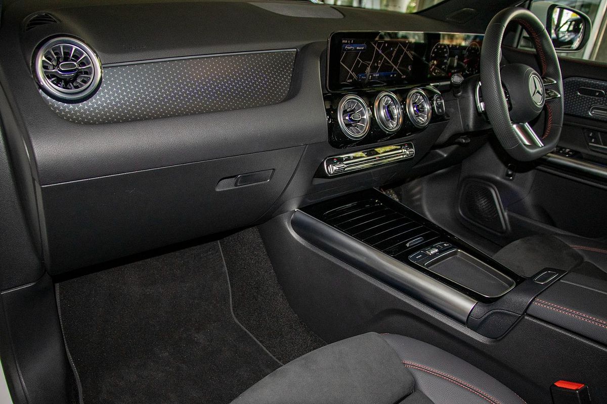 H247 805+055MY GLA200 Wagon 5d r DCT 7sp 1.3T