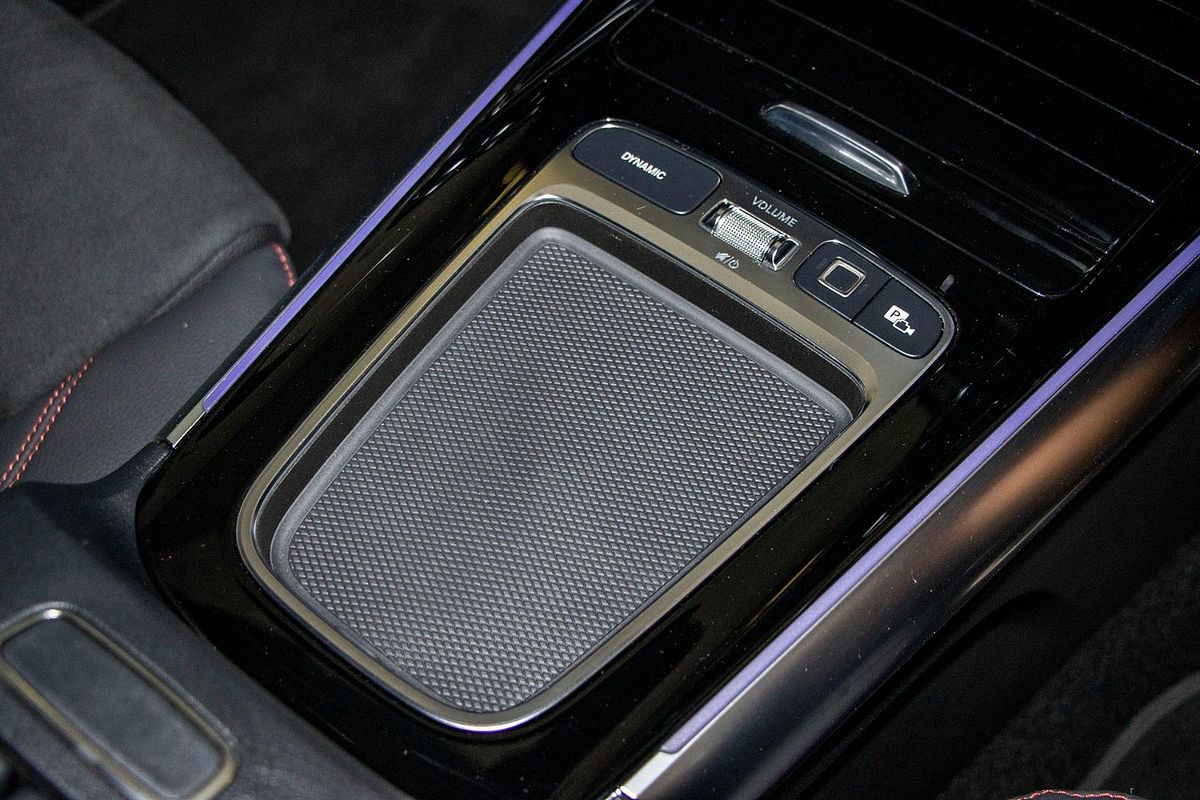 H247 805+055MY GLA200 Wagon 5d r DCT 7sp 1.3T