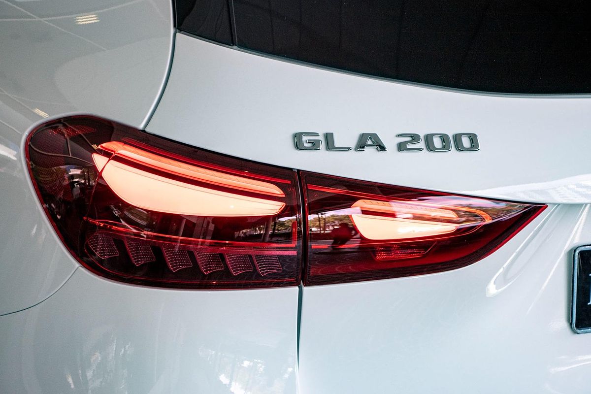 H247 805+055MY GLA200 Wagon 5d r DCT 7sp 1.3T