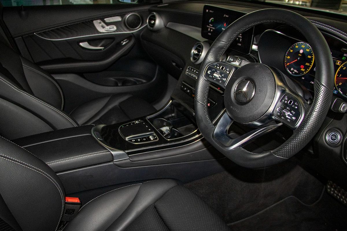 C253 802MY GLC300 CPE 5dr 9G 9 sp 2.0T