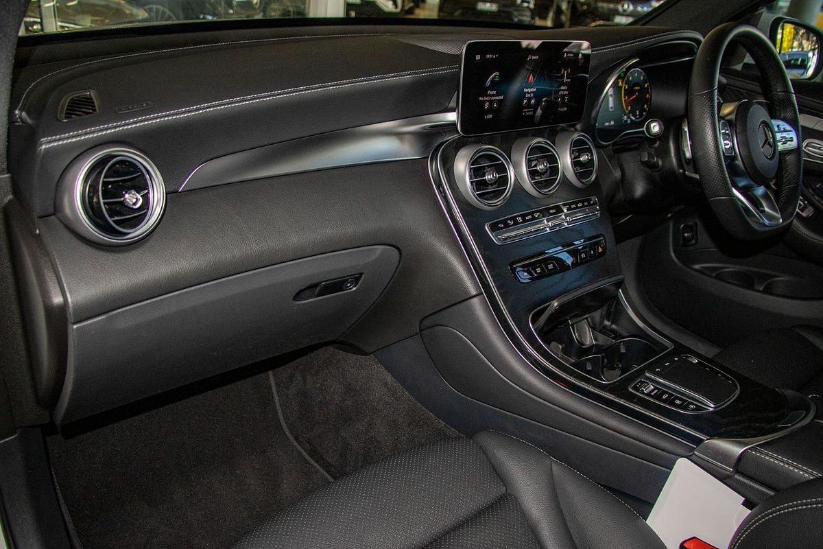 C253 802MY GLC300 CPE 5dr 9G 9 sp 2.0T