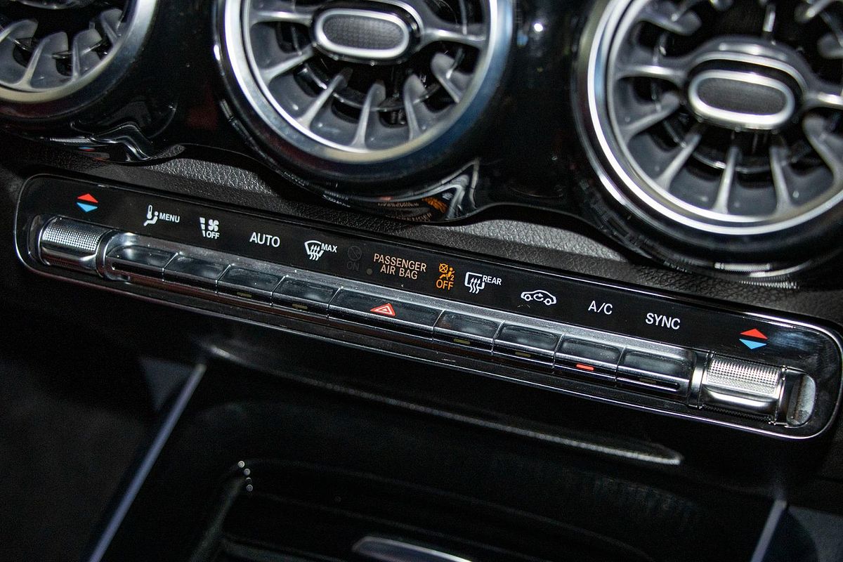 X247 801+051MY GLB250 WAG DUAL 8sp 2.0T