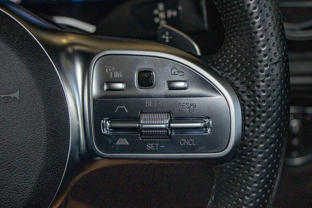 C253 802MY GLC300 CPE 5dr 9G 9 sp 2.0T