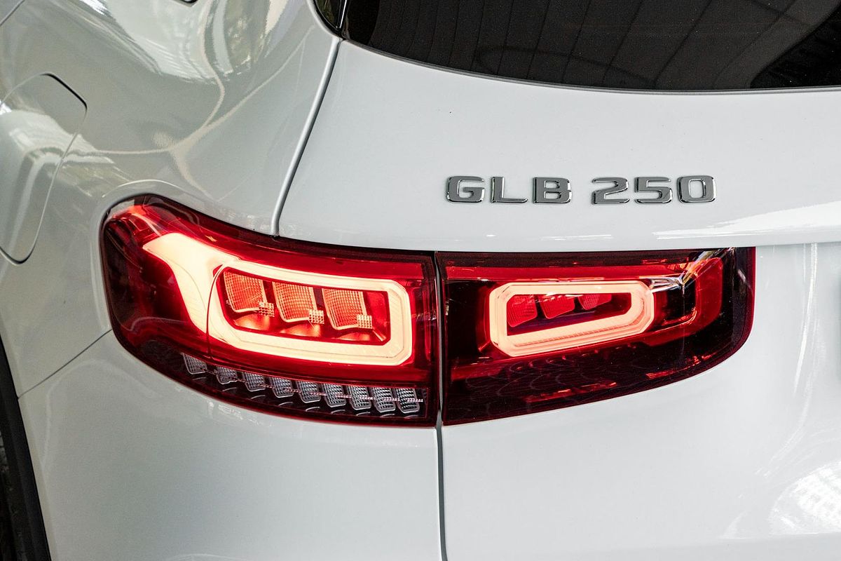 X247 801+051MY GLB250 WAG DUAL 8sp 2.0T