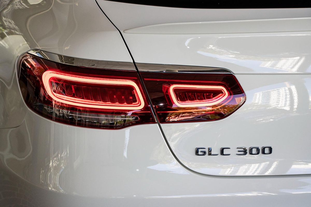 C253 802MY GLC300 CPE 5dr 9G 9 sp 2.0T