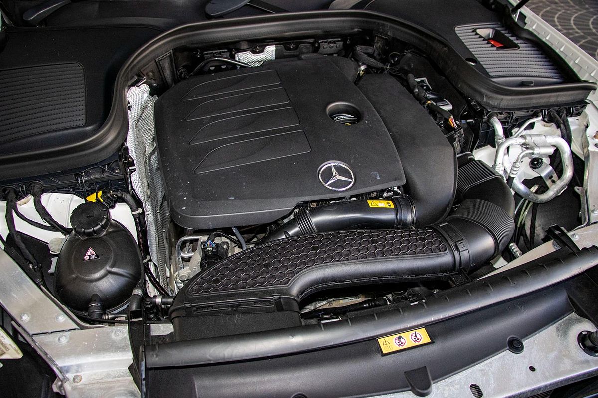 C253 802MY GLC300 CPE 5dr 9G 9 sp 2.0T