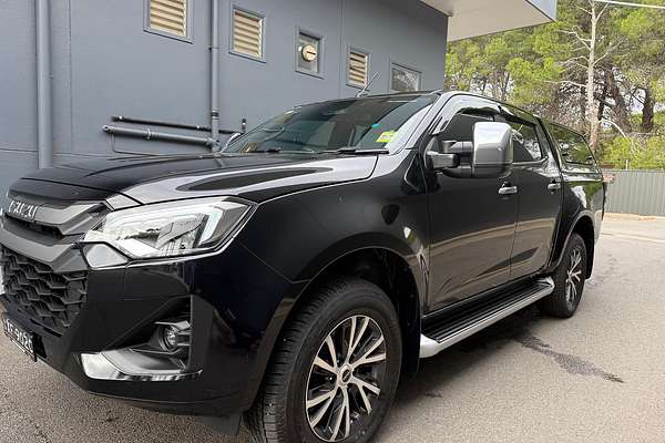 2025 Isuzu D-MAX LS-U+ 4X4 thumb-2