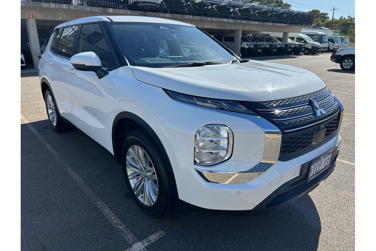 2023 Mitsubishi Outlander ES ZM