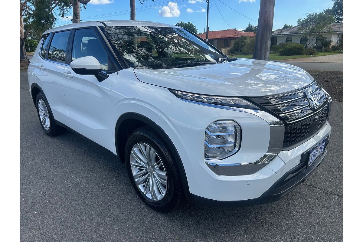 2024 Mitsubishi Outlander ES ZM