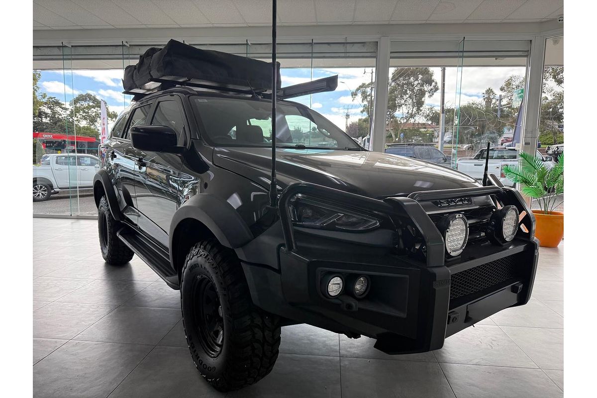 2022 Isuzu MU-X LS-T