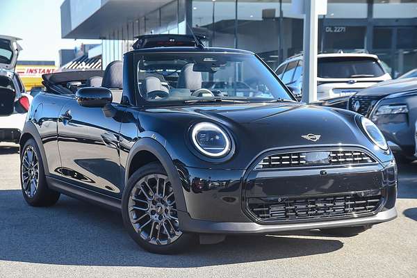 2025 MINI Cooper C Classic F67