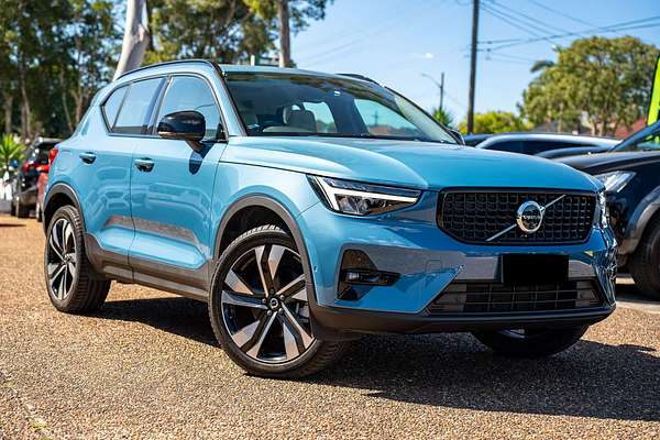 2022 Volvo XC40 Ultimate B5 Dark