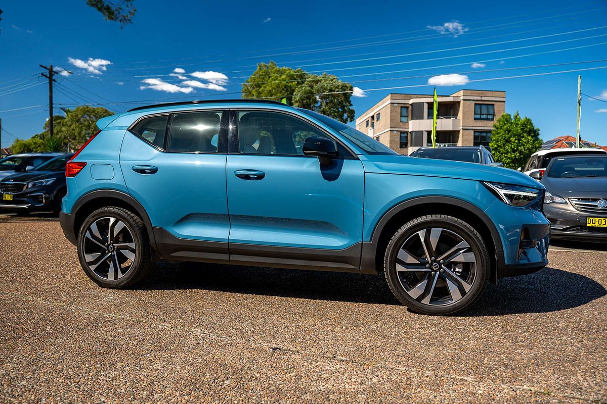 2022 Volvo XC40 Ultimate B5 Dark
