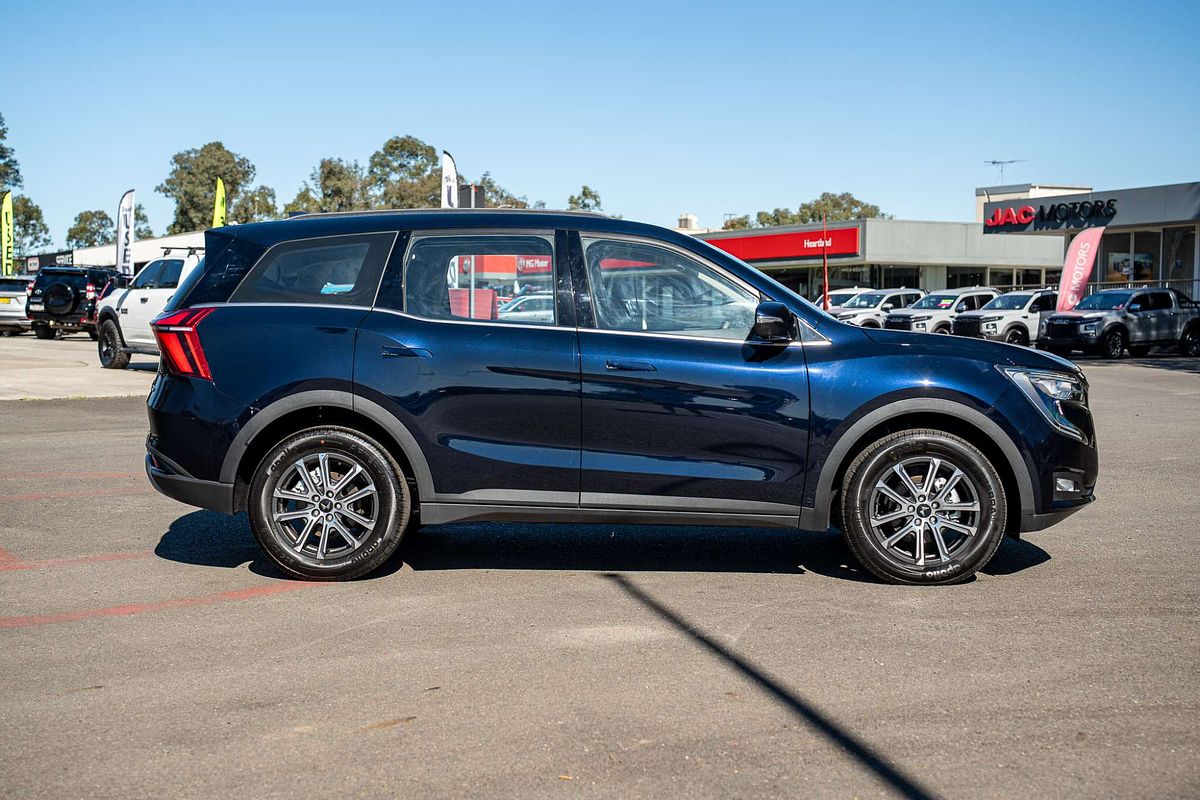 2025 Mahindra XUV700 AX7L