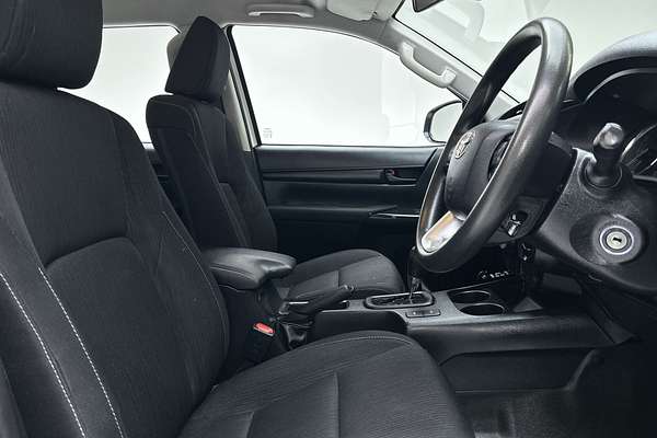 2022 Toyota Hilux SR GUN126R 4X4 thumb-11