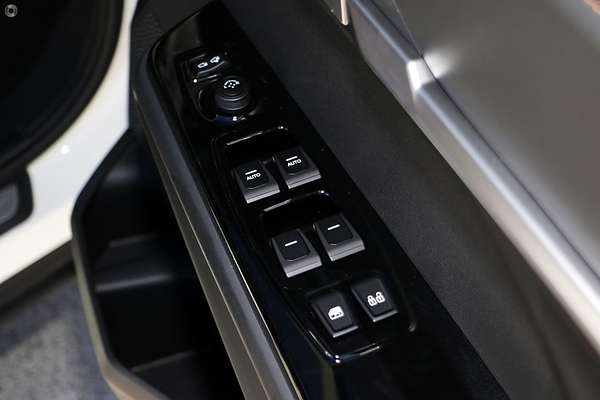 2025 KGM Torres EVX U100 thumb-13