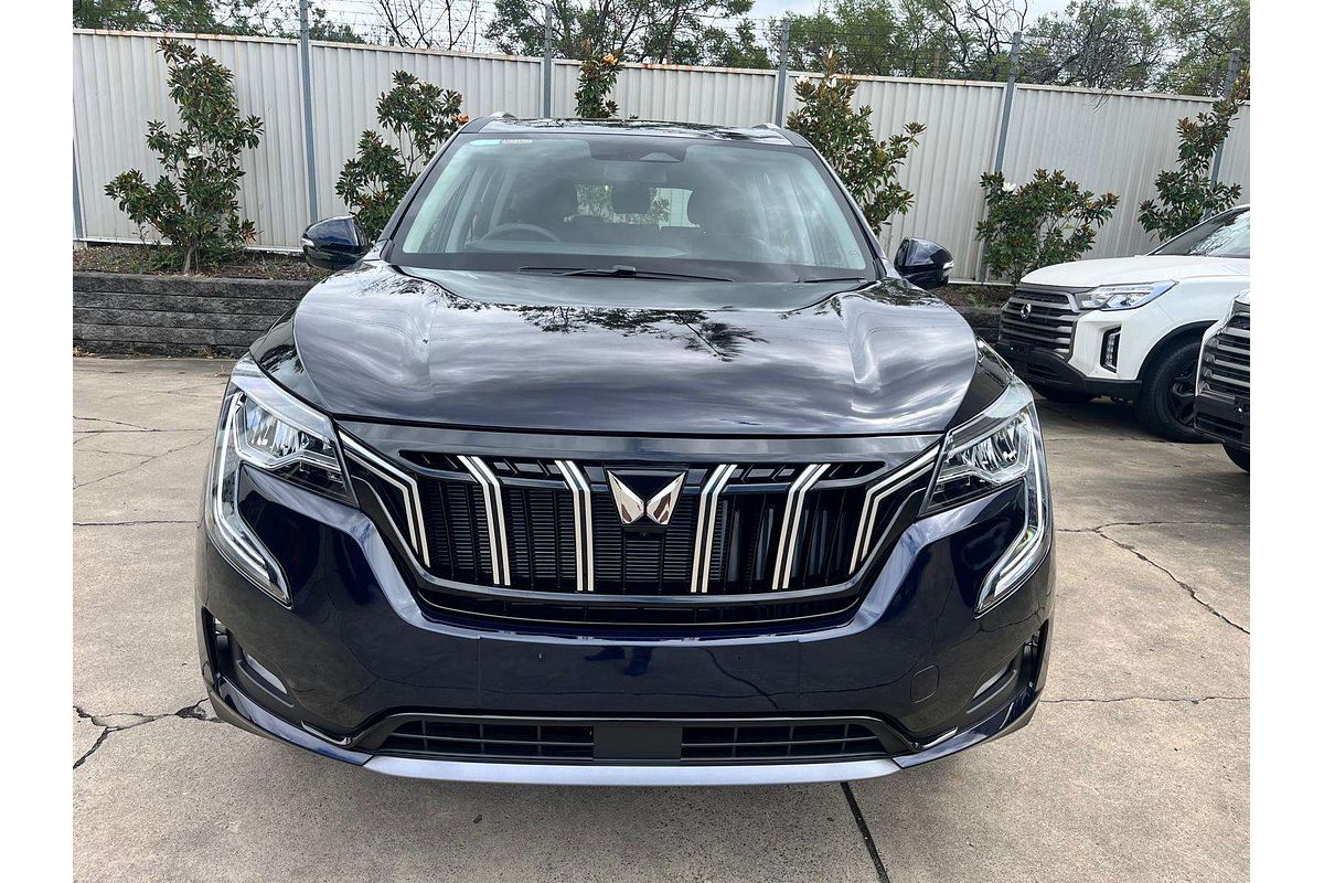 2025 Mahindra XUV700