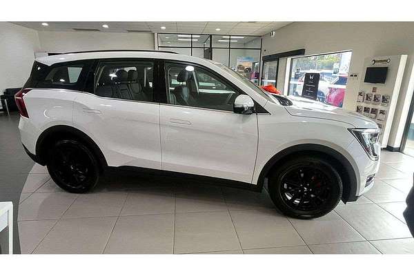 2025 Mahindra XUV700 AX7L