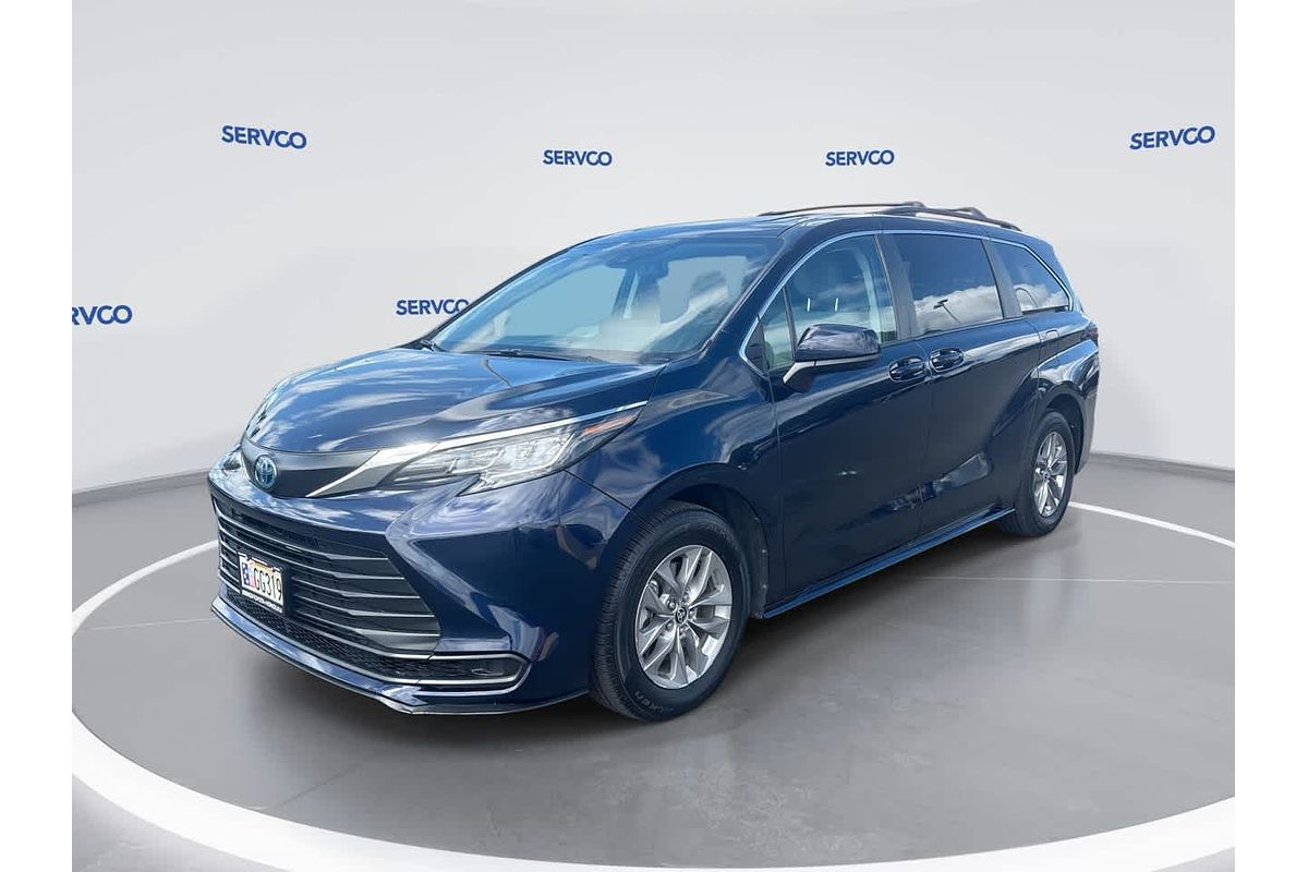 2023 Toyota SIENNA LE