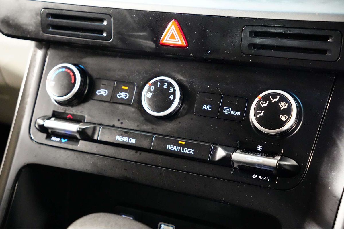 2023 Kia Carnival S KA4