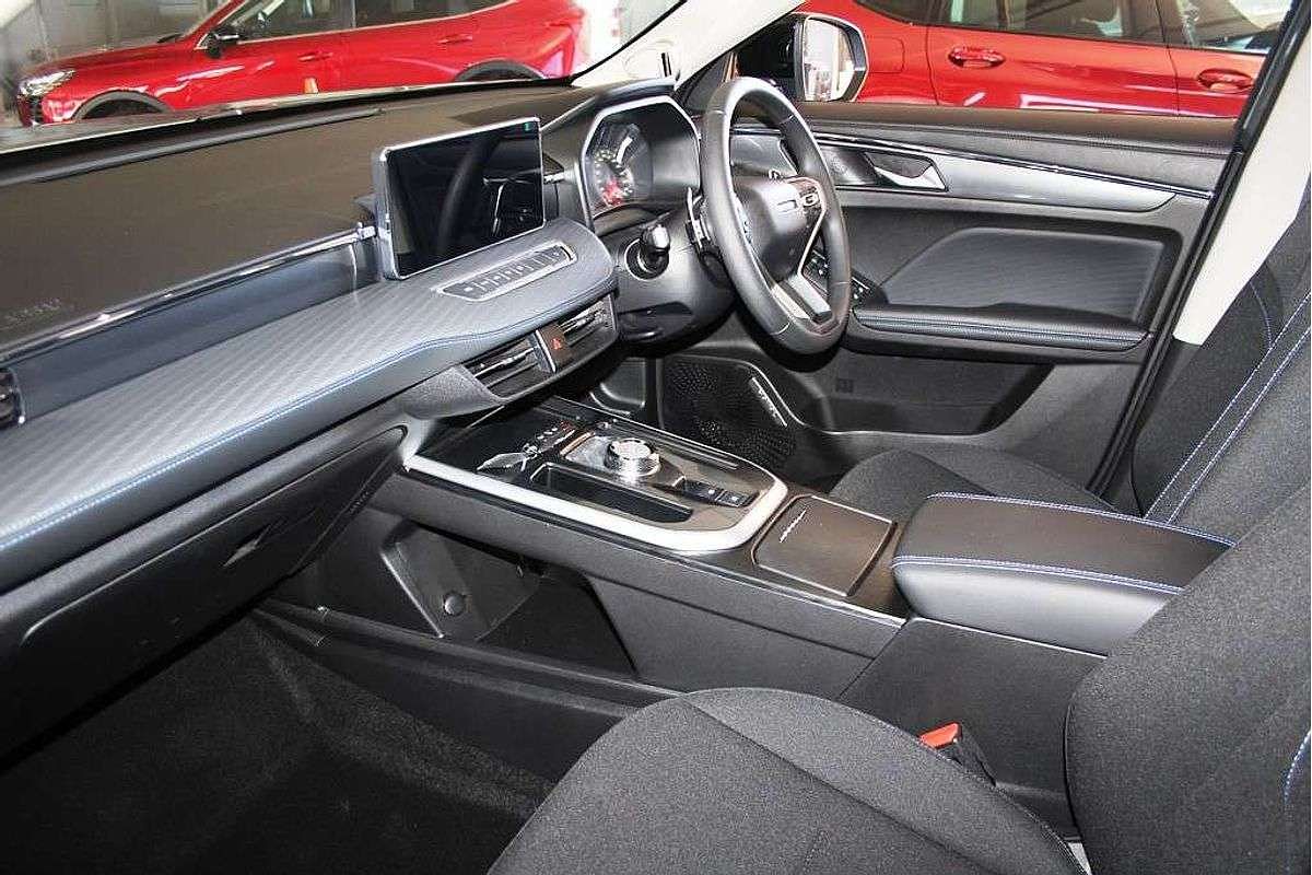 Jolion Facelift Premium Petrol Auto 4x2