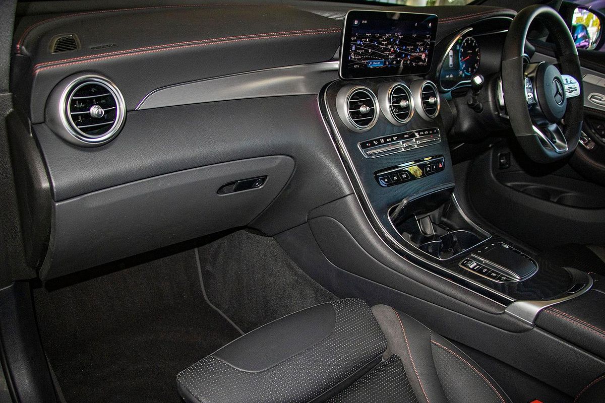 C253 802MY GLC300 CPE 5dr 9G 9 sp 2.0T