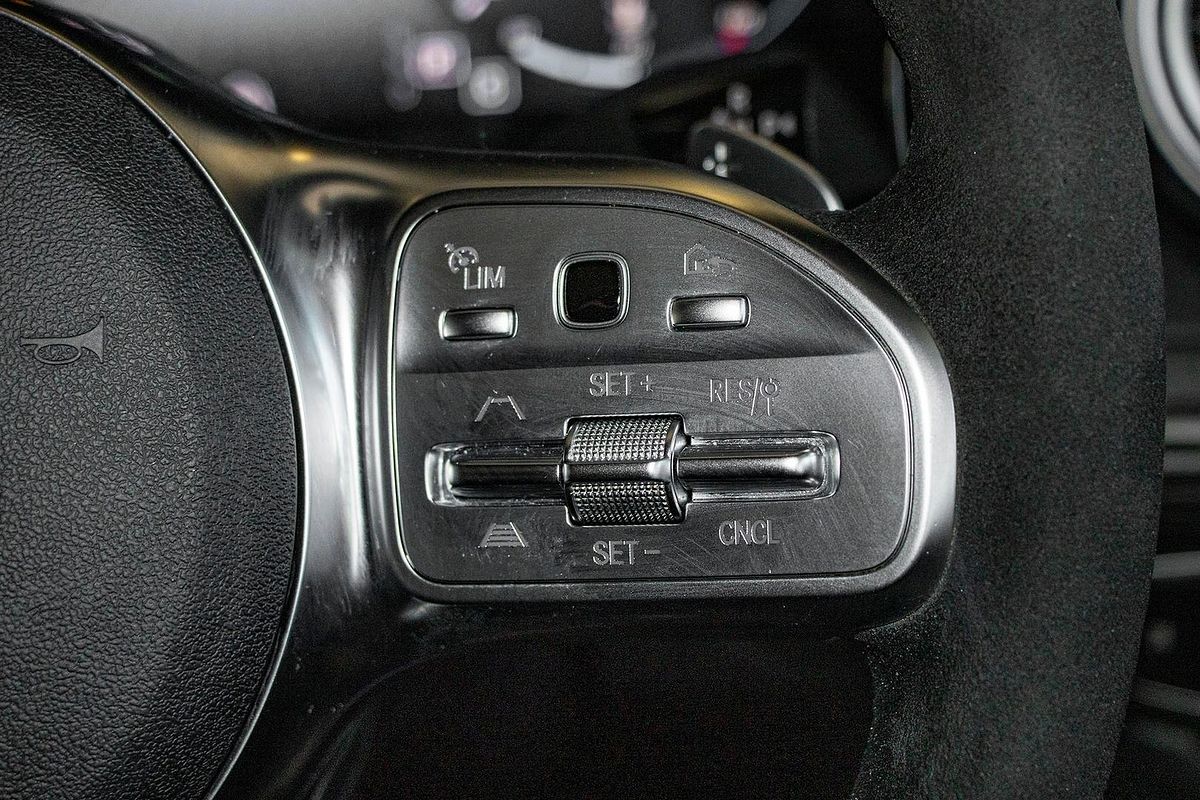 C253 802MY GLC300 CPE 5dr 9G 9 sp 2.0T