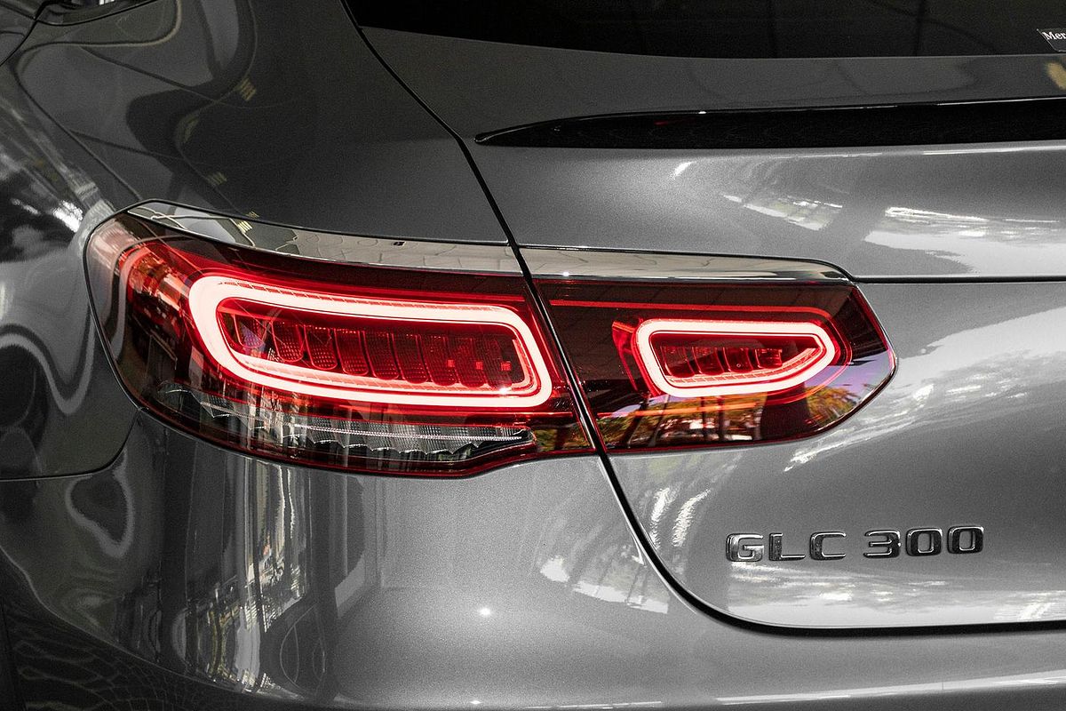 C253 802MY GLC300 CPE 5dr 9G 9 sp 2.0T