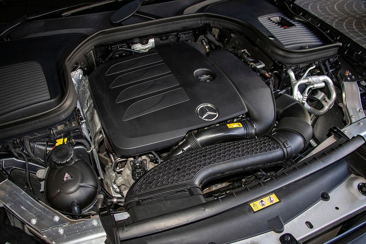 C253 802MY GLC300 CPE 5dr 9G 9 sp 2.0T