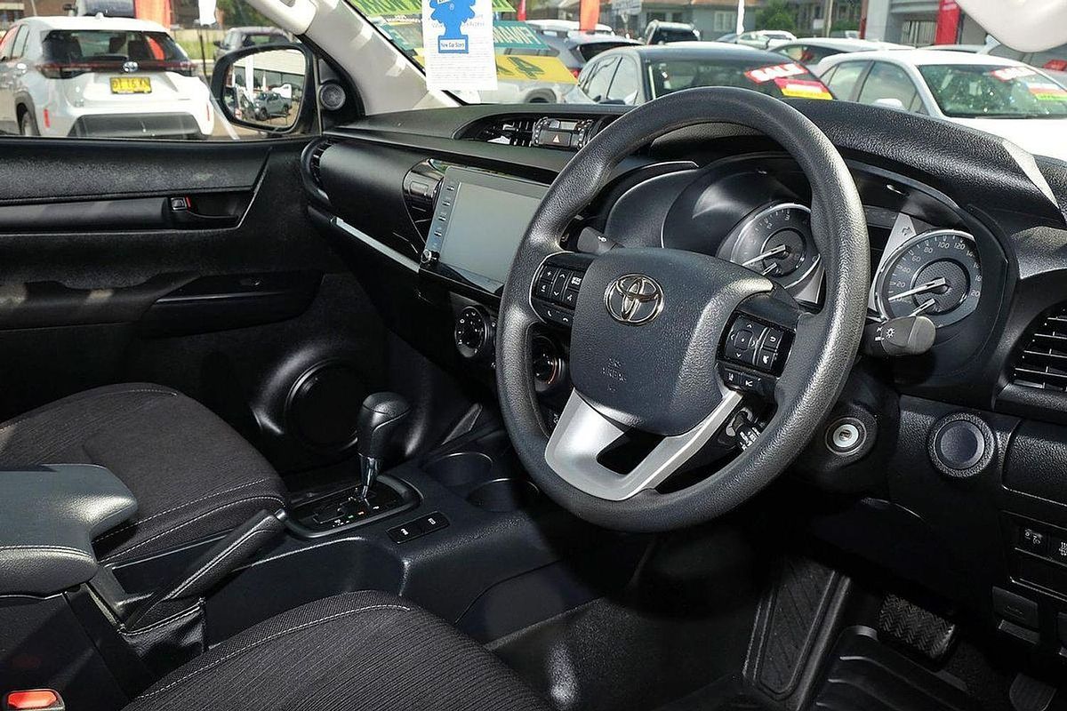 2025 Toyota Hilux SR GUN126R 4X4