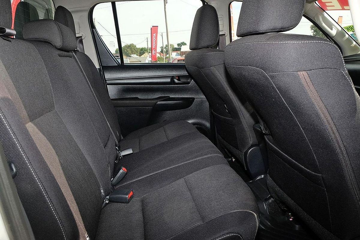 2025 Toyota Hilux SR GUN126R 4X4