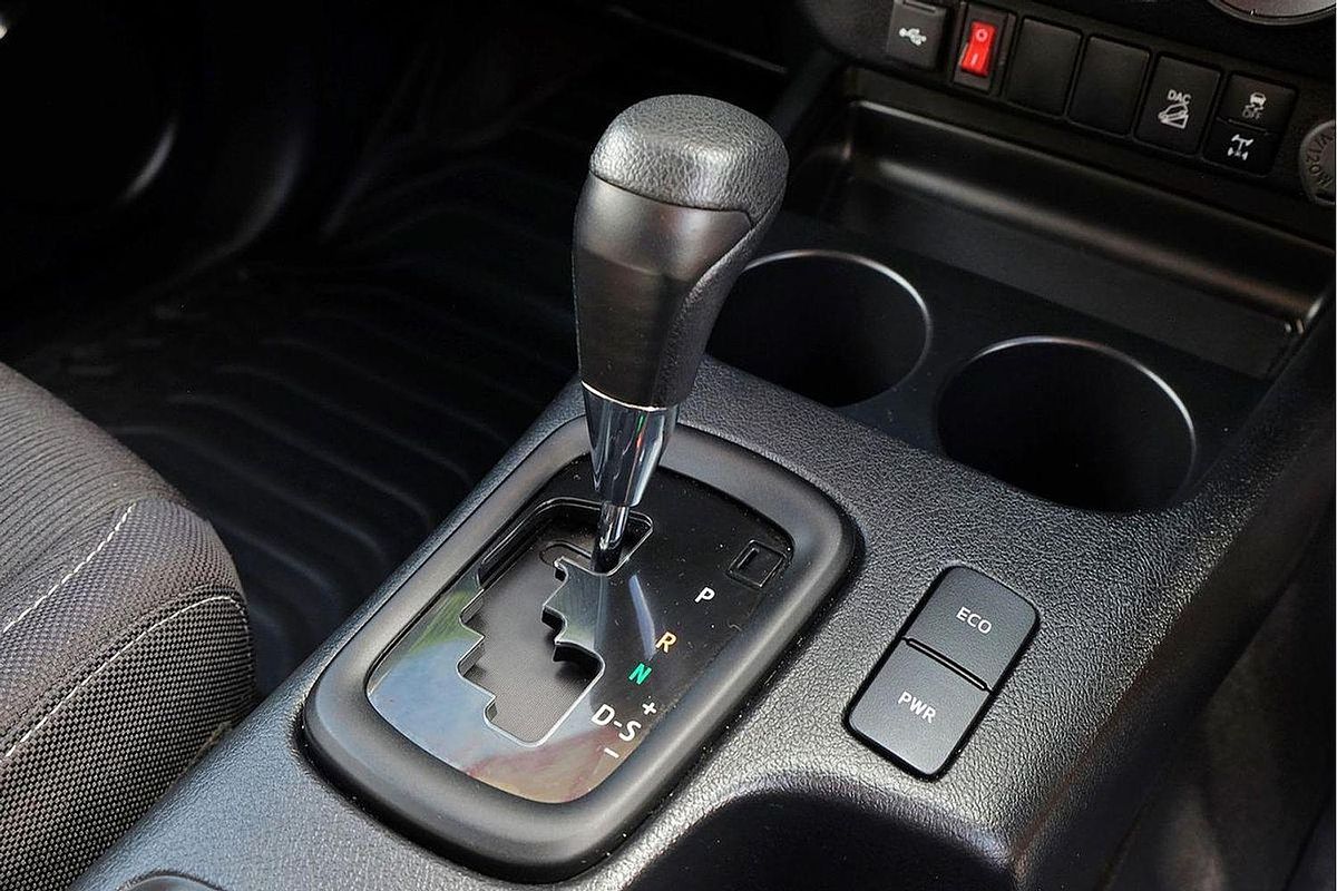 2025 Toyota Hilux SR GUN126R 4X4