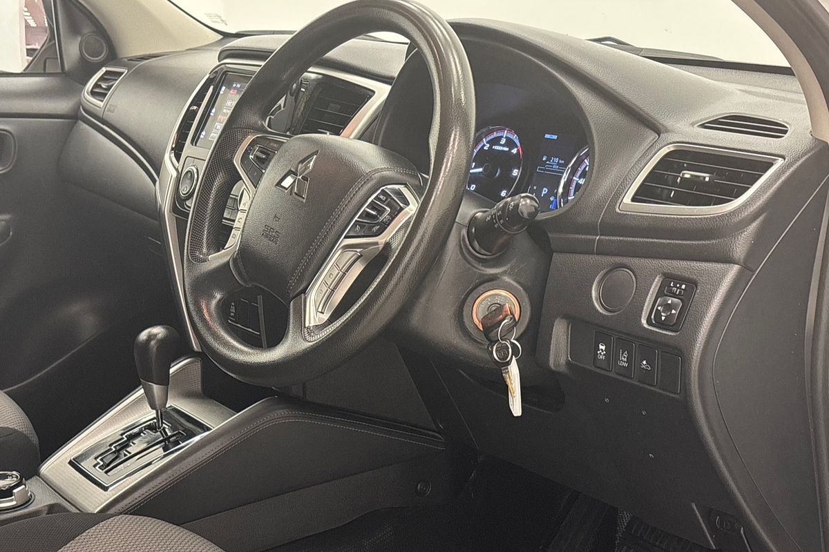 2023 Mitsubishi MR Triton GLX+ 2.4L D 6A/T 4X4 DC PU