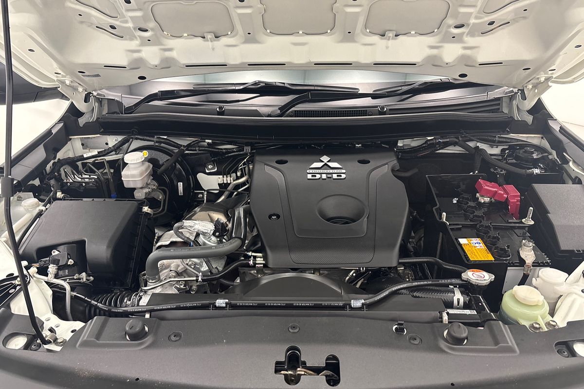 2023 Mitsubishi MR Triton GLX+ 2.4L D 6A/T 4X4 DC PU