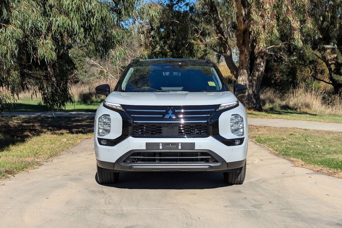 2026 Mitsubishi Outlander LS ZM