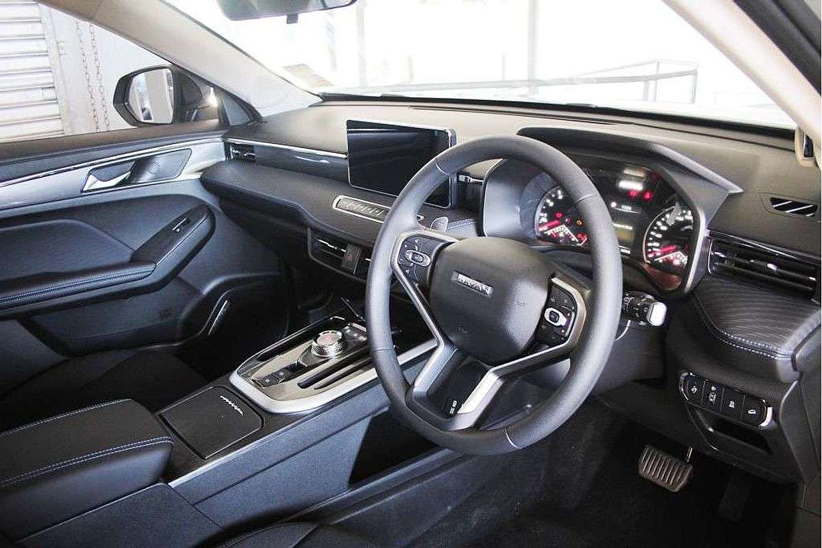 Jolion Facelift Premium Petrol Auto 4x2