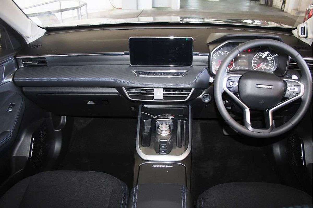 Jolion Facelift Premium Petrol Auto 4x2