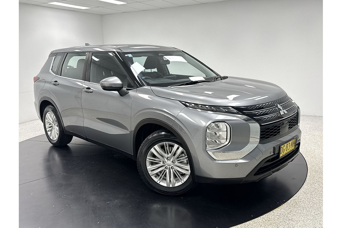 2023 Mitsubishi Outlander ES ZM