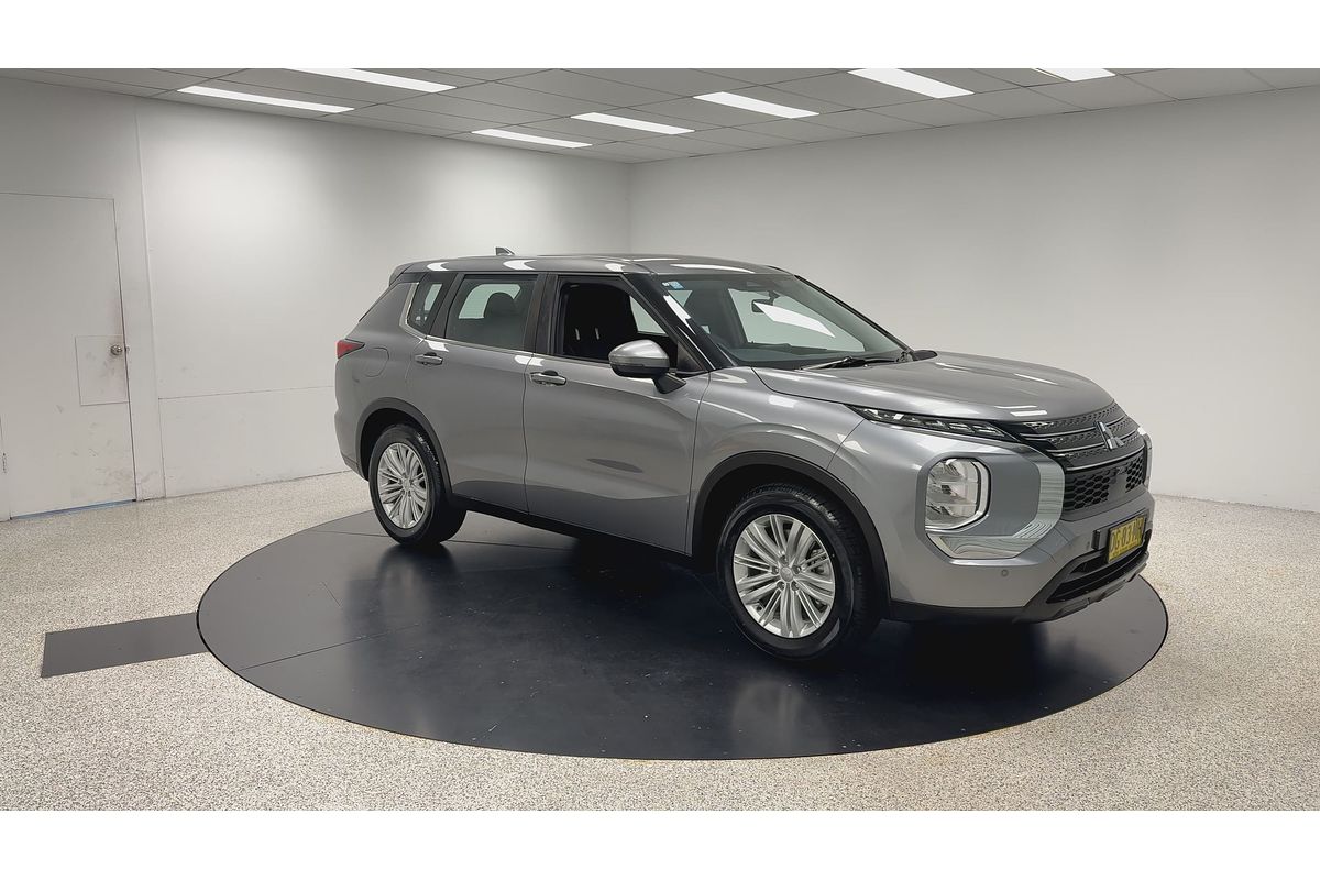 2023 Mitsubishi Outlander ES ZM