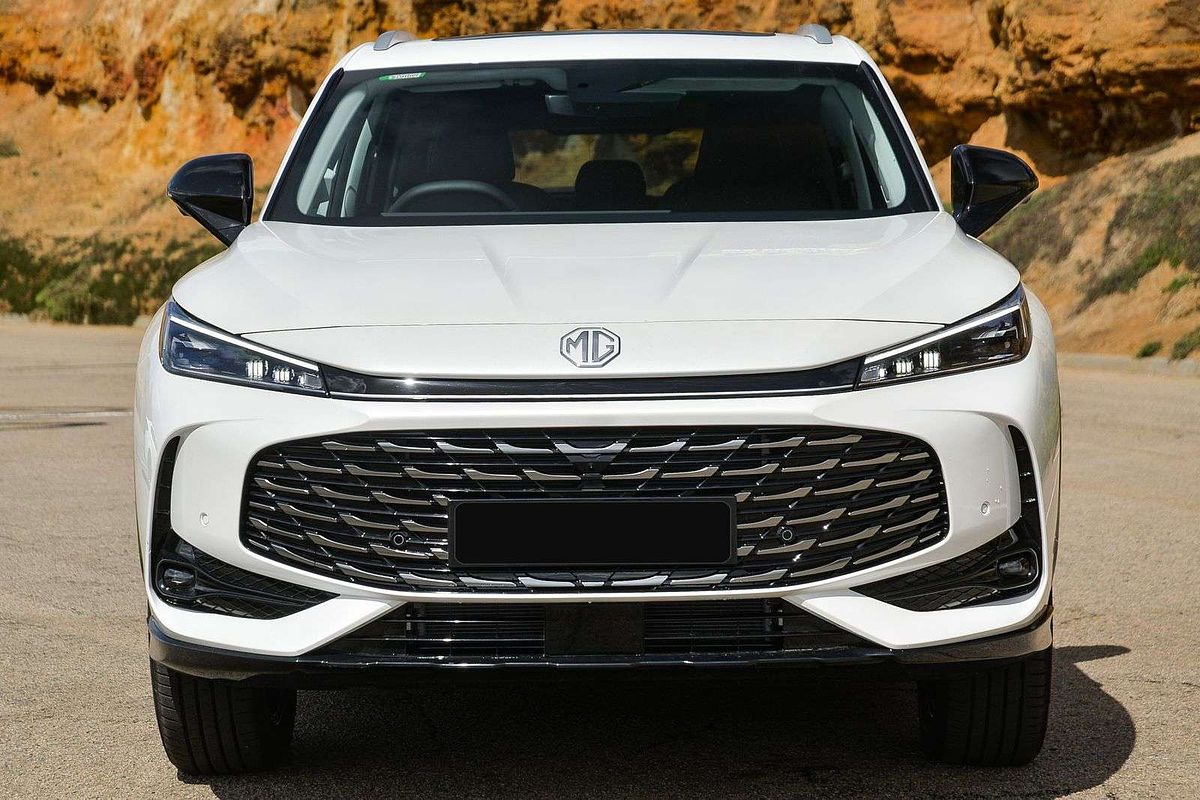 2025 MG HS Essence AS33