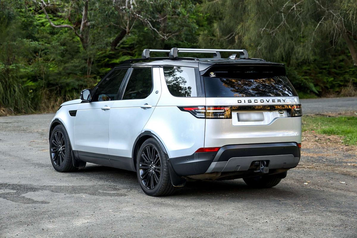 2019 Land Rover Discovery SD6 SE Series 5