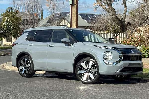 2025 Mitsubishi Outlander Exceed ZM
