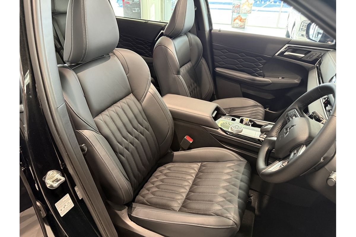 2025 Mitsubishi ZM Outlander EXCEED 2.5L CVT AWD 5ST